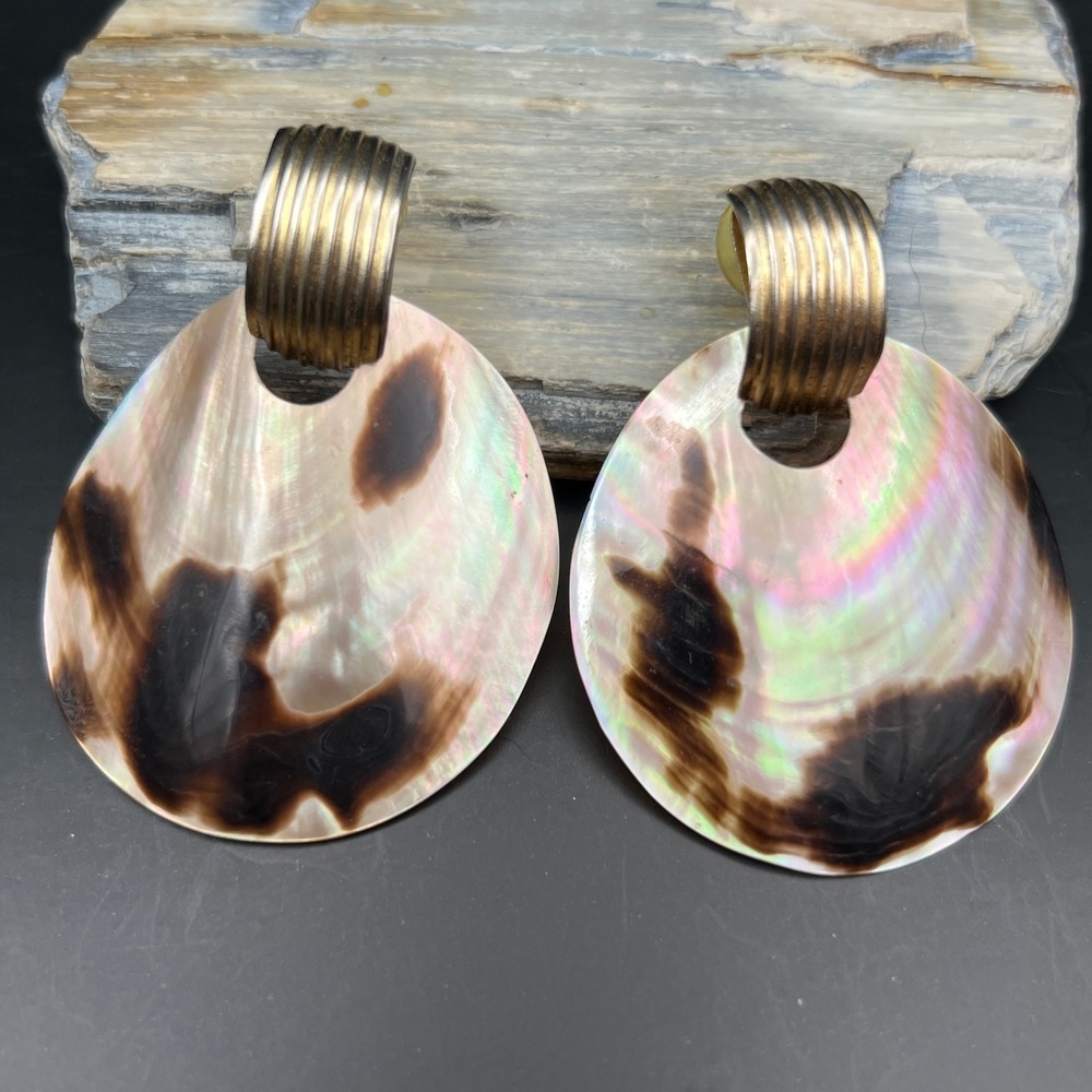 VTG Iridescent Mother of Pearl Shell Statement Earrings Gold Ribbed Post Coastal